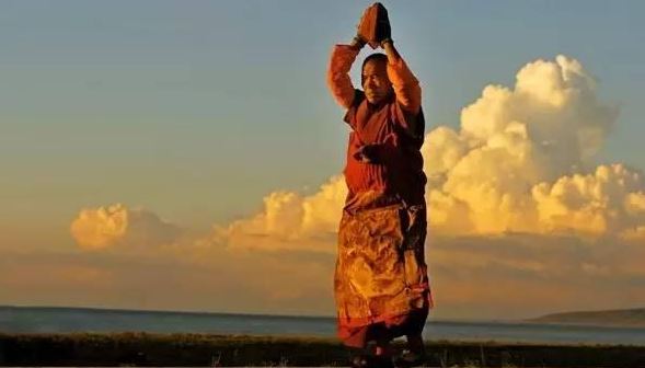 如何根据风水宝地的要素选择吉利的墓地阴宅？